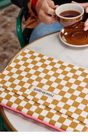 Navlaka za laptop Octave Checks Caramel - Rose in April